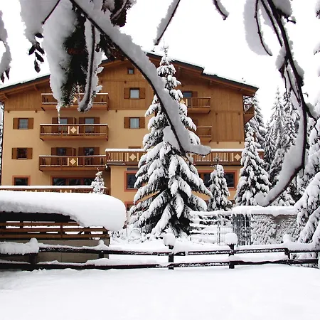 Hotel Relais San Giusto à Campitello di Fassa Extérieur photo
